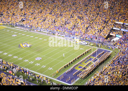 10. Oktober 2009: die LSU Marching Band nimmt das Feld vor dem Samstagabend Wettstreit zwischen der University of Florida und LSU im Tiger Stadium.  Florida würde das Spiel 13-3 zu gewinnen. (Kredit-Bild: © Southcreek Global/ZUMApress.com) Stockfoto