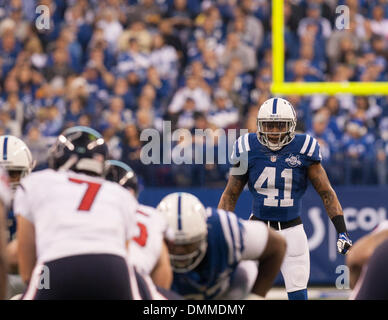 Indianapolis, IN, USA. 15. Dezember 2013. Indianapolis Colts starke Sicherheit Antoine Bethea (41) während die NFL-Spiel zwischen den Houston Texans und die Indianapolis Colts im Lucas Oil Stadium in Indianapolis, IN. Die Indianapolis Colts besiegte die Houston Texans 25-3. Bildnachweis: Csm/Alamy Live-Nachrichten Stockfoto