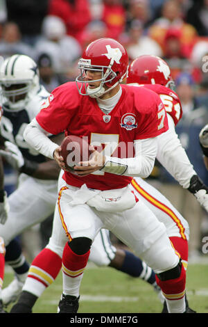 11. Oktober 2009: Kansas City Chiefs quarterback Matt Cassel (7) sieht zur hand ausschalten während der Spielaktion in der ersten Hälfte am Arrowhead Stadium. (Kredit-Bild: © Southcreek Global/ZUMApress.com) Stockfoto