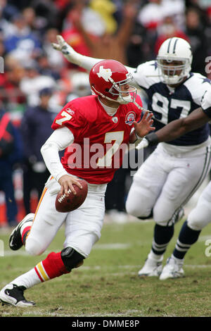 11. Oktober 2009: Kansas City Chiefs Quarterback Matt Cassel (7) sieht um während der Cowboy zu übergeben ist 26-20 Sieg über die Chiefs am Arrowhead Stadium. (Kredit-Bild: © Southcreek Global/ZUMApress.com) Stockfoto