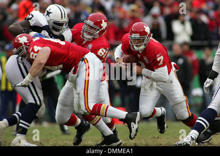 11. Oktober 2009: Kansas City Chiefs quarterback Matt Cassel (7) klettert, denn Birdie während der Cowboy 26-20 Sieg über die Chiefs am Arrowhead Stadium ist. (Kredit-Bild: © Southcreek Global/ZUMApress.com) Stockfoto