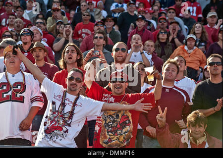 4. Oktober 2009 - San Francisco, Kalifornien - San Francisco 49ers gegen St. Louis Rams im Candlestick Park Sonntag, 4. Oktober 2009. 49er-Fans sind sehr glücklich. (Kredit-Bild: © Al Golub/ZUMApress.com) Stockfoto