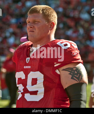 4. Oktober 2009 - San Francisco, Kalifornien - San Francisco 49ers gegen St. Louis Rams im Candlestick Park Sonntag, 4. Oktober 2009. San Francisco 49ers guard Tony Wragge #69 an der Seitenlinie. (Kredit-Bild: © Al Golub/ZUMApress.com) Stockfoto