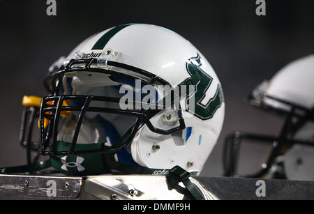 15. Oktober 2009: South Florida gehandelt in traditionellen gold Helme für weiße Helme zu Ehren der Bedeutung der South Florida gegen Cincinnati College-Football-Spiel statt im Raymond James Stadium in Tampa, FL. (Credit-Bild: © Southcreek Global/ZUMApress.com) Stockfoto
