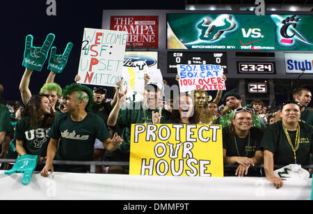 15. Oktober 2009: Süd-Florida-Fans feiern während der Pre-game warm-up vor die erste Hälfte von der South Florida gegen Cincinnati College-Football-Spiel im Raymond James Stadium in Tampa, FL. (Credit-Bild: © Southcreek Global/ZUMApress.com) Stockfoto