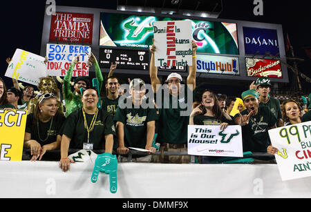 15. Oktober 2009: Süd-Florida-Fans feiern während der Pre-game warm-up vor die erste Hälfte von der South Florida gegen Cincinnati College-Football-Spiel im Raymond James Stadium in Tampa, FL. (Credit-Bild: © Southcreek Global/ZUMApress.com) Stockfoto