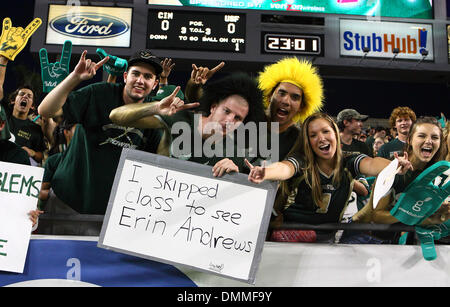 15. Oktober 2009: Süd-Florida-Fans feiern während der Pre-game warm-up vor die erste Hälfte von der South Florida gegen Cincinnati College-Football-Spiel im Raymond James Stadium in Tampa, FL. (Credit-Bild: © Southcreek Global/ZUMApress.com) Stockfoto