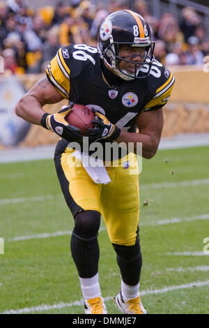 18. Oktober 2009: Pittsburgh Steelers Wide Receiver Hines Ward (86) läuft mit dem Fußball in der NFL Football-Spiel zwischen den Cleveland Browns und Pittsburgh Steelers mit Heinz Field in Pittsburgh, Pennsylvania.  Die Steelers besiegte die Browns 27-14.  Obligatorische Credit - Frank Jansky / Southcreek Global Media. (Kredit-Bild: © Southcreek Global/ZUMApress.com) Stockfoto