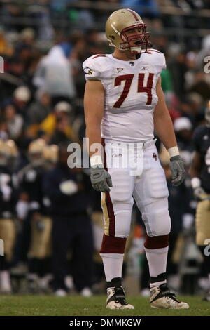 24. Oktober 2009: Boston College offensiv anzugehen Anthony Castonzo (74) während der Spielaktion.  Boston College der Atlantic Coast Conference, an Notre Dame, unabhängig, Notre Dame Stadium in South Bend, Indiana.  Notre Dame gewann das Spiel mit 20-16..Mandatory Credit: Scott W. Grau / Southcreek Global (Credit-Bild: © Southcreek Global/ZUMApress.com) Stockfoto