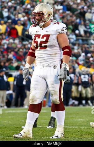 24. Oktober 2009: Boston College Defensive anzugehen Austin Giles (52) während der Spielaktion.  Boston College der Atlantic Coast Conference, an Notre Dame, unabhängig, Notre Dame Stadium in South Bend, Indiana.  Notre Dame gewann das Spiel mit 20-16..Mandatory Credit: Scott W. Grau / Southcreek Global (Credit-Bild: © Southcreek Global/ZUMApress.com) Stockfoto