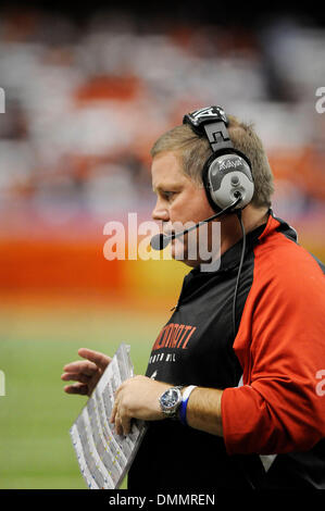 31. Oktober 2009: Cincinnati head Coach Brian Kelly in Aktion während des Spielens von Syrakus. Die University of Cincinnati Bearcats besiegte die Syracuse University Orange 28-7 am Carrier Dome in Syracuse, New York. (Kredit-Bild: © Alan Schwartz/Cal Sport Media/ZUMA Press) Stockfoto