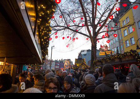 Menschen an der Weihnachts-Markt Köln (Altstadt oder älteren Teil der Stadt) Stockfoto