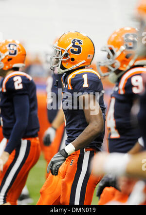 31. Oktober 2009: Syrakus Wide Receiver Mike Williams (#1) ruft Cincinnati spielbereit. Die University of Cincinnati Bearcats besiegte die Syracuse University Orange 28-7 am Carrier Dome in Syracuse, New York. (Kredit-Bild: © Alan Schwartz/Cal Sport Media/ZUMA Press) Stockfoto