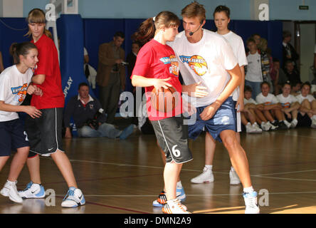 Sep 03, 2009 - St. Petersburg, Russland - Utah Jazz forward ANDREI KIRILENKO, Meisterklasse für russische Kinder in St. Petersburg. (Kredit-Bild: © PhotoXpress/ZUMA Press) Stockfoto