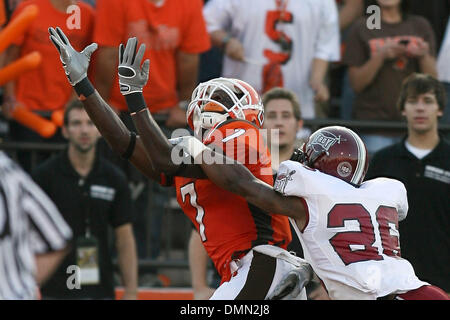 3. September 2009: Bowling Green State University Wide Receiver Freddie Barnes Spielaktion.  Troy University, der Sun Belt-Konferenz, an der Bowling Green State University, der Mid-American Conference, in das Eröffnungsspiel der Saison 2009 für beide Teams im Doyt Perry Stadium in Bowling Green, Ohio.  Bowling Green State University besiegt Troy University 31-14.  Barnes Optio- Stockfoto