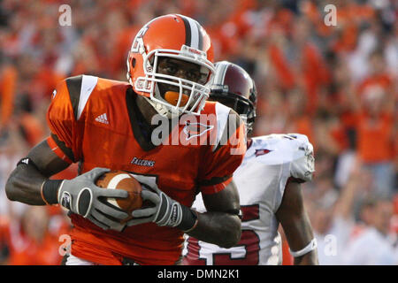 3. September 2009: Bowling Green State University Freddie Barnes leitet für die Endzone.  Troy University, der Sun Belt-Konferenz, an der Bowling Green State University, der Mid-American Conference, in das Eröffnungsspiel der Saison 2009 für beide Teams im Doyt Perry Stadium in Bowling Green, Ohio.  Bowling Green State University besiegt Troy University 31-14.  Barnes gegründet Stockfoto