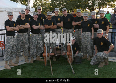 3. September 2009: Bowling Green State University ROTC.  Troy University, der Sun Belt-Konferenz, an der Bowling Green State University, der Mid-American Conference, in das Eröffnungsspiel der Saison 2009 für beide Teams im Doyt Perry Stadium in Bowling Green, Ohio.  Bowling Green State University besiegt Troy University 31-14. (Kredit-Bild: © Southcreek Global/ZUMApress.com) Stockfoto