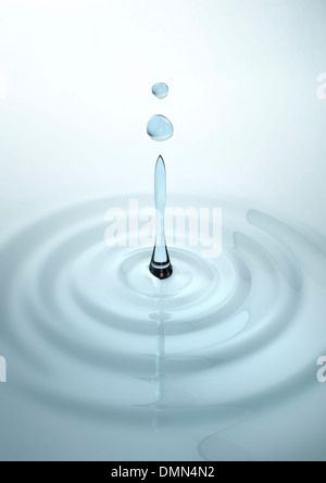 Wassertropfen und Wellen Stockfoto