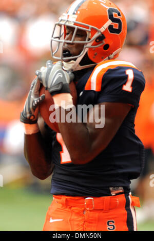 5. September 2009: Syrakus Wide Receiver Mike Williams fängt die Orange erste Touch down der Saison spät im ersten Quartal am Samstag nach Hause Auftaktspiel gegen die Minnesota Golden Gophers im Carrier Dome in Syracuse NY. (Kredit-Bild: © Southcreek Global/ZUMApress.com) Stockfoto