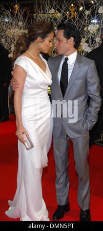 Jennifer Lopez und ihr Ehemann Marc Anthony auf der Premiere von "Bordertown" bei der Berlinale 2007. Stockfoto