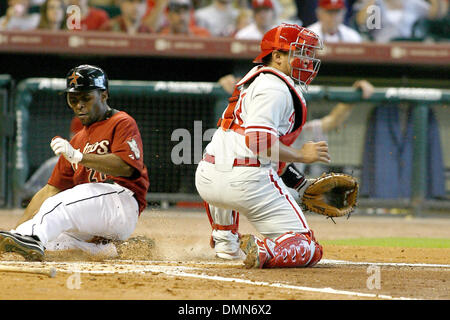 6. September 2009: Astros Center Fielder Michael Bourn (21) gleitet sicher zu Hause auf ein Lance Berkman (17) Single im dritten Inning das Spiel 1: 1 zu binden. Astros erhalten ihren dritten Sieg in Folge gegen die Phillies 4-3 im Minute Maid Park in Houston Texas. (Kredit-Bild: © Southcreek Global/ZUMApress.com) Stockfoto