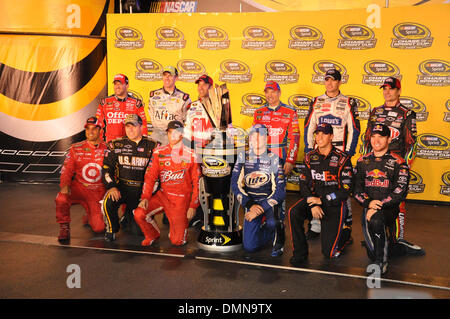 Sep 12, 2009 - Richmond, Virginia, USA - Treiber KASEY KAHNE, CARL EDWARDS, GREG BIFFLE, Montoya, RYAN NEWMAN, TONY STEWART, MARK MARTIN, JIMMIE JOHNSON, JEFF GORDON, KURT BUSCH, DENNY HAMLIN, BRIAN VICKERS in einem Post Rennen Zeremonie für die Top 12 Fahrer im Sprint Cup Chase auf dem Richmond International Raceway als eines der Top 12 Fahrern antreten werden für die Stockfoto