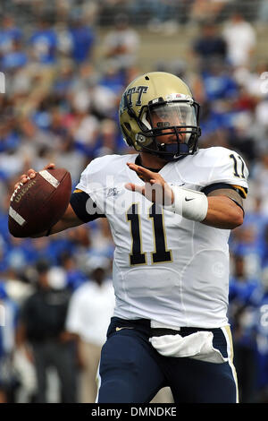 12. September 2009: Pittsburgh Panther Bill Stull sucht einen offenen Empfänger während einer zweiten Quartal Fahrt am Samstag den Sieg über University of Buffalo Bulls im UB-Stadion in Buffalo NY. (Kredit-Bild: © Southcreek Global/ZUMApress.com) Stockfoto