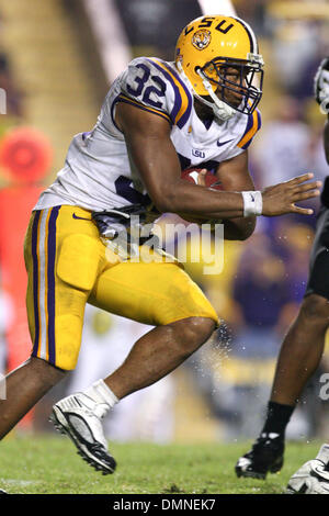 12. September 2009: LSU Runningback Charles Scott (32) widerspricht den Commodores. Die LSU Tigers besiegt den Vanderbilt Commodores 23-9 im Tiger Stadium in Baton Rouge, Louisiana (Kredit-Bild: © Southcreek Global/ZUMApress.com) Stockfoto