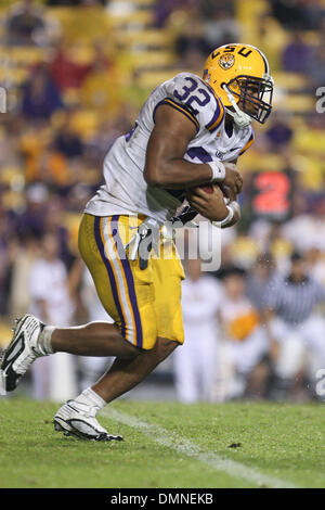 12. September 2009: LSU Runningback Charles Scott (32) widerspricht den Commodores. Die LSU Tigers besiegt den Vanderbilt Commodores 23-9 im Tiger Stadium in Baton Rouge, Louisiana (Kredit-Bild: © Southcreek Global/ZUMApress.com) Stockfoto