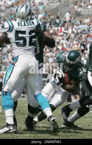 13. September 2009: Philadelphia Eagles Runningback durchbricht Brian Westbrook #36 zum Philadelphia Touchdown. Die Carolina Panthers spielten die Philadelphia Eagles im Bank of America Stadium in Charlotte, North Carolina. (Kredit-Bild: © Southcreek Global/ZUMApress.com) Stockfoto