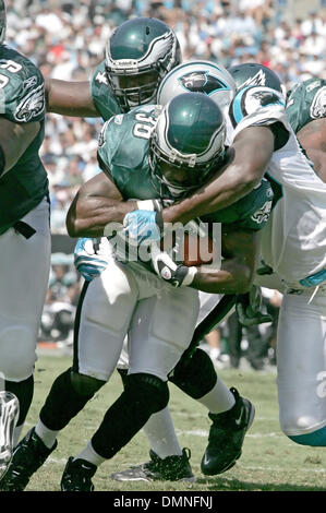 13. September 2009: Philadelphia Eagles Runningback durchbricht Brian Westbrook #36 zum Philadelphia Touchdown. Die Carolina Panthers spielten die Philadelphia Eagles im Bank of America Stadium in Charlotte, North Carolina. (Kredit-Bild: © Southcreek Global/ZUMApress.com) Stockfoto