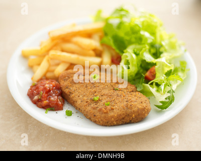 Huhn Stück chips Salat-Tomaten-Dip-sauce Stockfoto