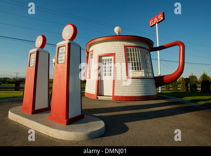 Teapot-Dome-Tankstelle, Baujahr 1922, National Historic Landmark, Zilla, Washington. Es wurde von Jack Ainsworth handgefertigt. Stockfoto