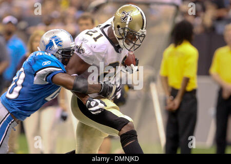 13. September 2009: Saints Runningback Mike Bell (21) wird von einem Löwen-Verteidiger eingewickelt.  Die New Orleans Saints besiegt den Detroit Lions 45-27 in der Matchup statt an der Louisiana Superdome in New Orleans, Louisiana (Kredit-Bild: © Southcreek Global/ZUMApress.com) Stockfoto