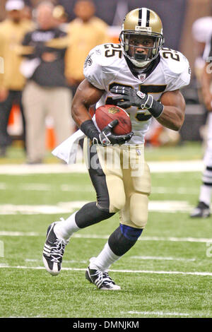 13. September 2009: New Orleans Saints Runningback Reggie Bush (25).  Die New Orleans Saints besiegt den Detroit Lions 45-27 in der Matchup statt an der Louisiana Superdome in New Orleans, Louisiana (Kredit-Bild: © Southcreek Global/ZUMApress.com) Stockfoto