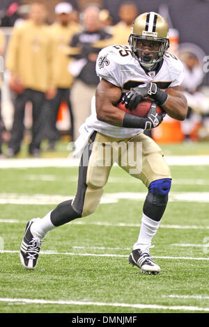 13. September 2009: New Orleans Saints Runningback Reggie Bush (25).  Die New Orleans Saints besiegt den Detroit Lions 45-27 in der Matchup statt an der Louisiana Superdome in New Orleans, Louisiana (Kredit-Bild: © Southcreek Global/ZUMApress.com) Stockfoto