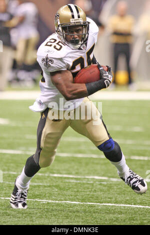 13. September 2009: New Orleans Saints Runningback Reggie Bush (25).  Die New Orleans Saints besiegt den Detroit Lions 45-27 in der Matchup statt an der Louisiana Superdome in New Orleans, Louisiana (Kredit-Bild: © Southcreek Global/ZUMApress.com) Stockfoto