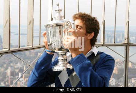 Sep 15, 2009 - Manhattan, New York, USA - U.S. Open-Champion JUAN MARTIN DEL POTRO tourt das Empire State Building.  (Kredit-Bild: © Bryan Smith/ZUMA Press) Einschränkungen: * New York City Zeitungen Rechte heraus * Stockfoto