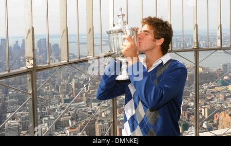 Sep 15, 2009 - Manhattan, New York, USA - U.S. Open-Champion JUAN MARTIN DEL POTRO tourt das Empire State Building.  (Kredit-Bild: © Bryan Smith/ZUMA Press) Einschränkungen: * New York City Zeitungen Rechte heraus * Stockfoto