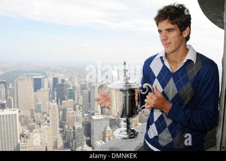 Sep 15, 2009 - Manhattan, New York, USA - U.S. Open-Champion JUAN MARTIN DEL POTRO tourt das Empire State Building.  (Kredit-Bild: © Bryan Smith/ZUMA Press) Einschränkungen: * New York City Zeitungen Rechte heraus * Stockfoto
