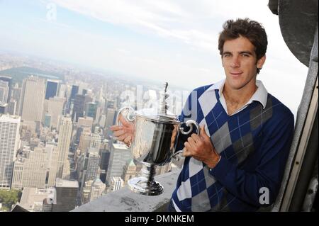 Sep 15, 2009 - Manhattan, New York, USA - U.S. Open-Champion JUAN MARTIN DEL POTRO tourt das Empire State Building.  (Kredit-Bild: © Bryan Smith/ZUMA Press) Einschränkungen: * New York City Zeitungen Rechte heraus * Stockfoto