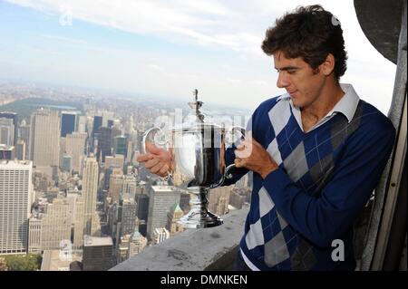Sep 15, 2009 - Manhattan, New York, USA - U.S. Open-Champion JUAN MARTIN DEL POTRO tourt das Empire State Building.  (Kredit-Bild: © Bryan Smith/ZUMA Press) Einschränkungen: * New York City Zeitungen Rechte heraus * Stockfoto