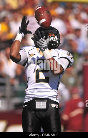 Sep 26, 2009 - Chestnut Hill, Massachusetts, USA - 26. September 2009: Chris Givens (2) erhält der Eröffnung Kickoff während der Wake Forest Vs Boston College ACC Konferenz Spiel im Alumni Stadium in Chestnut Hill, MA. (Kredit-Bild: © Geoff Bolte/Southcreek Global/ZUMApress.com) Stockfoto