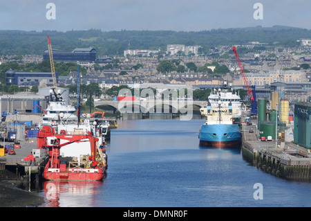 Fluß Dee Brücke Aberdeen Granit City Angebot Boot Stockfoto