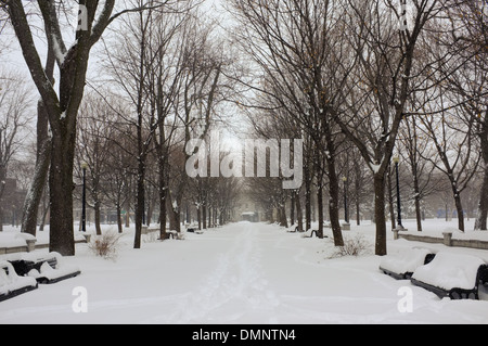 Parc Lafontaine unter einer Schneedecke in Montreal, Quebec. Stockfoto