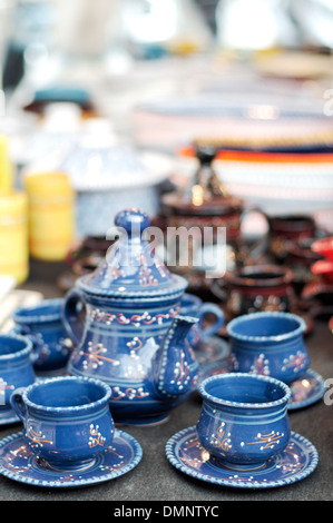 Artisan gemalt Keramikbechern Nahaufnahme Stockfoto