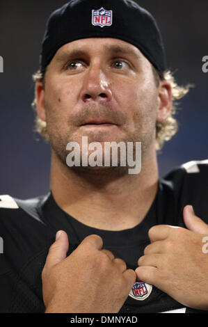 Sep 03, 2009 - Spartanburg, South Carolina, USA - 3. September 2009: Pittsburgh Steelers-quarterback Ben Roethlisberger Uhren von der Seitenlinie aus... Die Pittsburgh Steelers gegen die Carolina Panthers 21-10 bei Bank of America Stadium in Charlotte, North Carolina. (Kredit-Bild: © Margaret Bowles/Southcreek Global/ZUMApress.com) Stockfoto