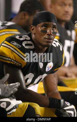 Sep 03, 2009 - Spartanburg, South Carolina, USA - 3. September 2009: Pittsburgh Steelers Roy Lewis #30 Uhren von der Seitenlinie. Die Pittsburgh Steelers gegen die Carolina Panthers 21-10 bei Bank of America Stadium in Charlotte, North Carolina. (Kredit-Bild: © Margaret Bowles/Southcreek Global/ZUMApress.com) Stockfoto