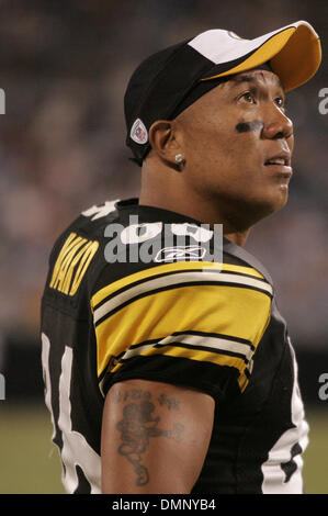 Sep 03, 2009 - Spartanburg, South Carolina, USA - 3. September 2009: Pittsburgh Steelers Wide Receiver Hines Ward #86 Uhren von der Seitenlinie. Die Pittsburgh Steelers gegen die Carolina Panthers 21-10 bei Bank of America Stadium in Charlotte, North Carolina. (Kredit-Bild: © Margaret Bowles/Southcreek Global/ZUMApress.com) Stockfoto