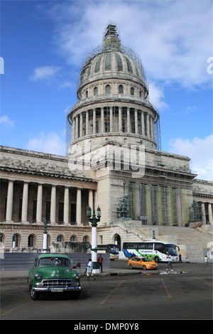 52 Chevrolet Styleline, Capitolio, Paseo de Martí (aka Prado), die Altstadt von Havanna (La Habana Vieja), Kuba, Karibik, Mittelamerika Stockfoto